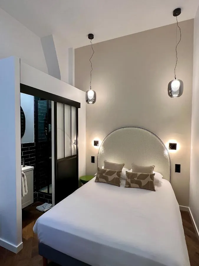 **  Hotel Des Beaux Arts Paris France